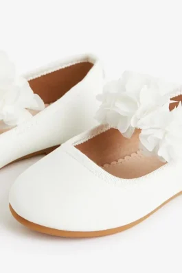کفش دخترانه گل دار سفید