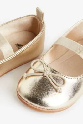 کفش نوزادی دخترانه طلایی