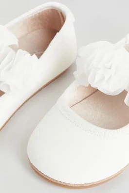 کفش سفید عروسکی گل دار